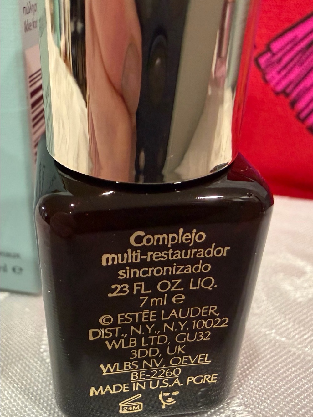 Estée Lauder Advanced Night Repair Serum & Resilience Crème. Plus bag. - Picture 6 of 7